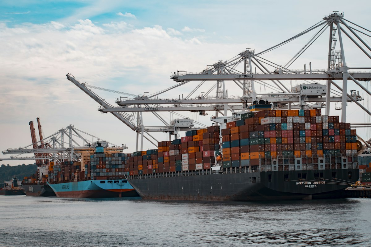 Deep-Water Maritime Container Terminal Unloading